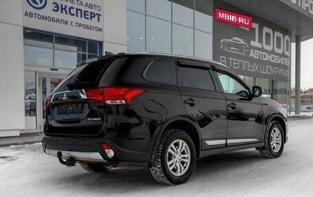 Mitsubishi Outlander III рестайлинг 3, 2017 год, 2 000 000 рублей, 5 фотография