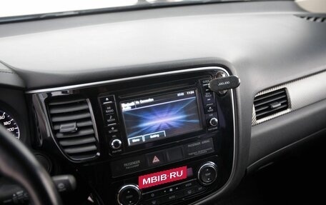 Mitsubishi Outlander III рестайлинг 3, 2017 год, 2 000 000 рублей, 12 фотография