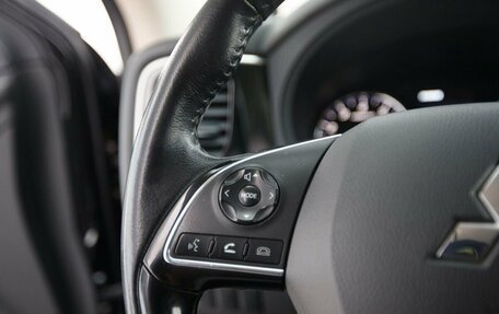 Mitsubishi Outlander III рестайлинг 3, 2017 год, 2 000 000 рублей, 18 фотография