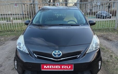 Toyota Prius v (+) I (ZVW40/41) рестайлинг, 2014 год, 1 590 000 рублей, 1 фотография