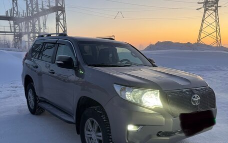 Toyota Land Cruiser Prado 150 рестайлинг 2, 2018 год, 4 500 000 рублей, 10 фотография