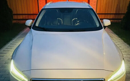 Volvo V60 II, 2018 год, 2 090 000 рублей, 24 фотография