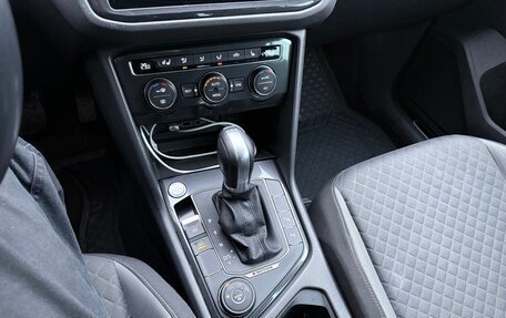 Volkswagen Tiguan II, 2018 год, 2 290 000 рублей, 16 фотография