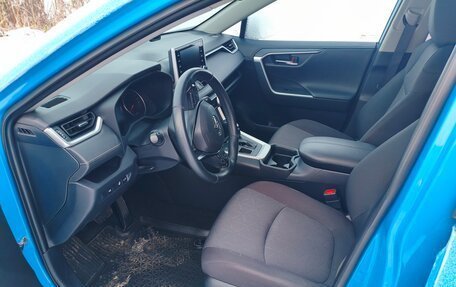 Toyota RAV4, 2019 год, 3 790 000 рублей, 5 фотография