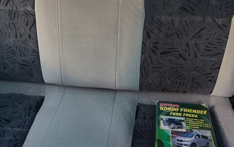 Mazda Bongo Friendee i рестайлинг, 2002 год, 650 000 рублей, 2 фотография