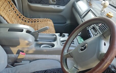 Mazda Bongo Friendee i рестайлинг, 2002 год, 650 000 рублей, 4 фотография