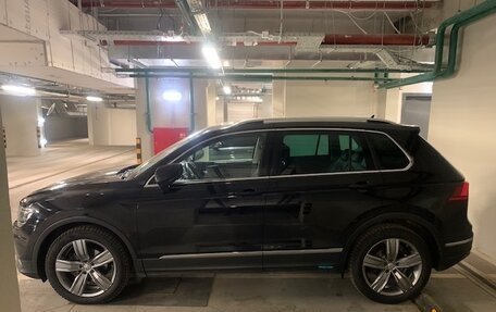 Volkswagen Tiguan II, 2018 год, 2 490 000 рублей, 1 фотография