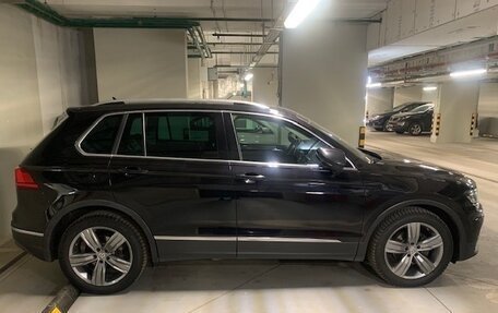 Volkswagen Tiguan II, 2018 год, 2 490 000 рублей, 2 фотография