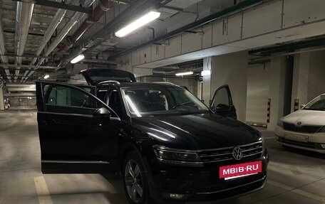 Volkswagen Tiguan II, 2018 год, 2 490 000 рублей, 11 фотография