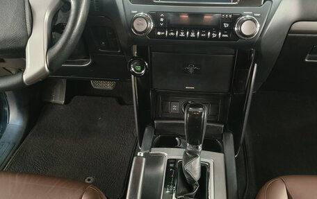 Toyota Land Cruiser Prado 150 рестайлинг 2, 2017 год, 4 350 000 рублей, 29 фотография