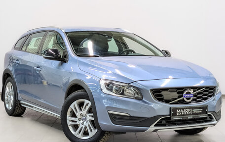 Volvo V60 Cross Country II, 2018 год, 2 990 000 рублей, 3 фотография