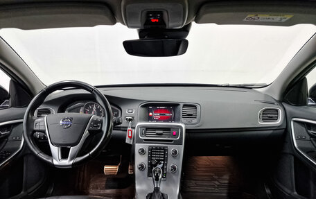 Volvo V60 Cross Country II, 2018 год, 2 990 000 рублей, 14 фотография