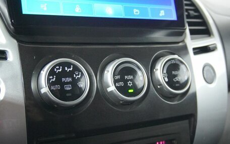 Mitsubishi Pajero Sport II рестайлинг, 2013 год, 1 598 000 рублей, 13 фотография