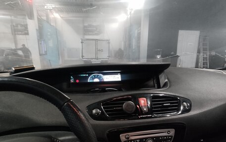 Renault Scenic III, 2011 год, 900 000 рублей, 10 фотография