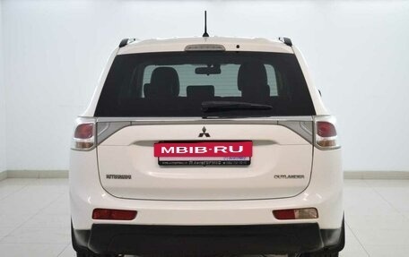 Mitsubishi Outlander III рестайлинг 3, 2013 год, 1 125 000 рублей, 3 фотография