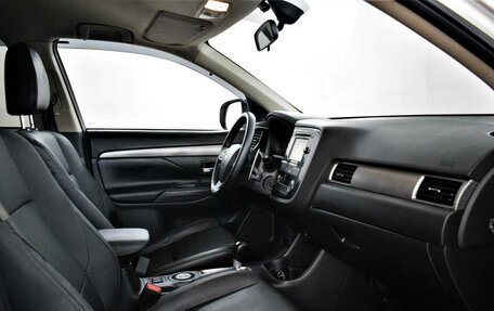 Mitsubishi Outlander III рестайлинг 3, 2013 год, 1 125 000 рублей, 12 фотография