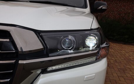 Toyota Land Cruiser 200, 2017 год, 6 450 000 рублей, 9 фотография