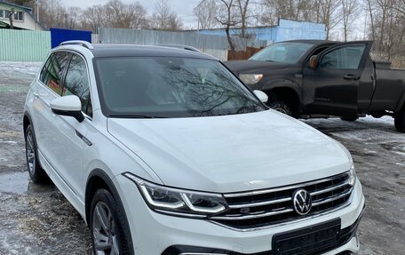 Volkswagen Tiguan II, 2021 год, 3 799 000 рублей, 2 фотография