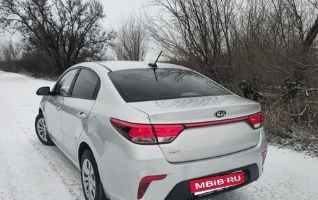 KIA Rio IV, 2018 год, 900 000 рублей, 3 фотография