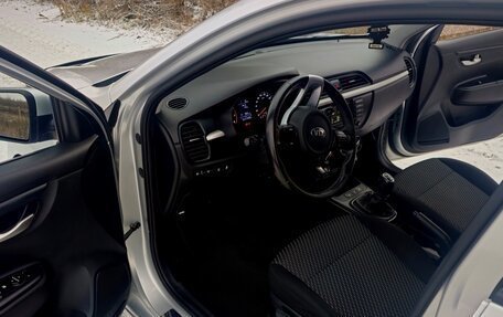 KIA Rio IV, 2018 год, 900 000 рублей, 14 фотография