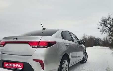 KIA Rio IV, 2018 год, 900 000 рублей, 4 фотография