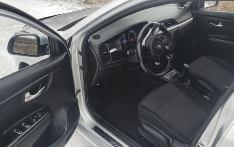 KIA Rio IV, 2018 год, 900 000 рублей, 17 фотография