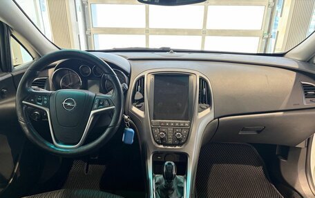 Opel Astra J, 2013 год, 649 000 рублей, 16 фотография