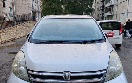 Toyota ISis I, 2011 год, 1 200 000 рублей, 1 фотография