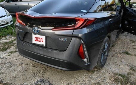 Toyota Prius IV XW50, 2017 год, 1 800 000 рублей, 2 фотография