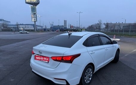 Hyundai Solaris II рестайлинг, 2017 год, 890 000 рублей, 3 фотография