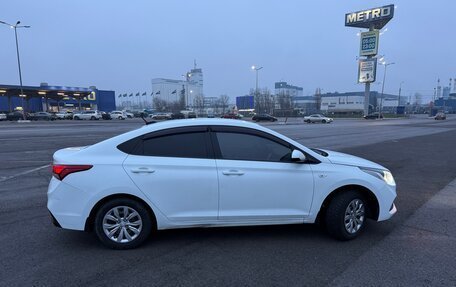Hyundai Solaris II рестайлинг, 2017 год, 890 000 рублей, 5 фотография
