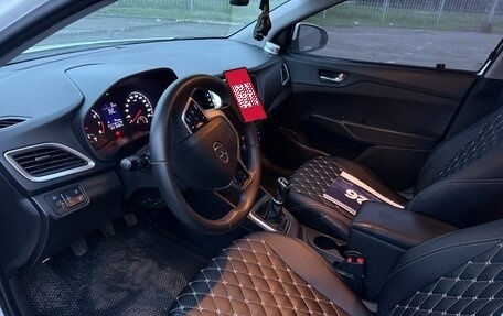 Hyundai Solaris II рестайлинг, 2017 год, 890 000 рублей, 13 фотография