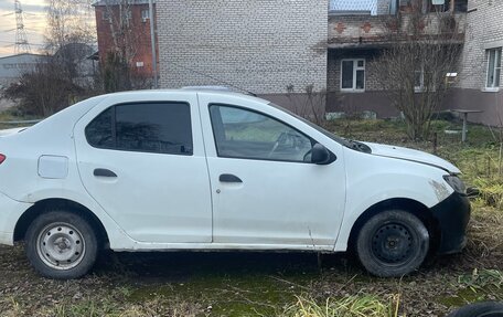 Renault Logan II, 2017 год, 285 000 рублей, 3 фотография