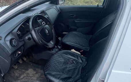 Renault Logan II, 2017 год, 285 000 рублей, 10 фотография