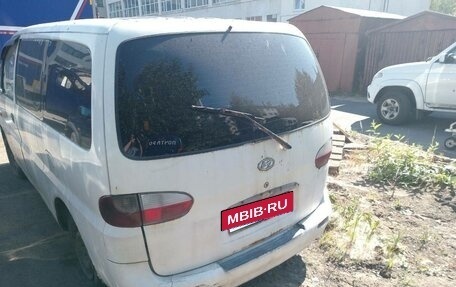 Hyundai H-1 II рестайлинг, 2000 год, 170 000 рублей, 2 фотография