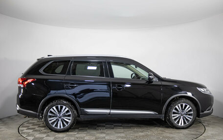 Mitsubishi Outlander III рестайлинг 3, 2020 год, 2 499 000 рублей, 3 фотография