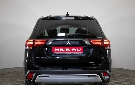 Mitsubishi Outlander III рестайлинг 3, 2020 год, 2 499 000 рублей, 5 фотография