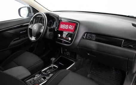 Mitsubishi Outlander III рестайлинг 3, 2020 год, 2 499 000 рублей, 10 фотография