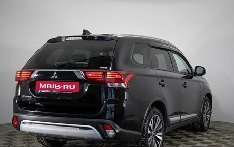 Mitsubishi Outlander III рестайлинг 3, 2020 год, 2 499 000 рублей, 4 фотография