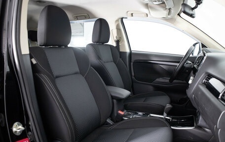 Mitsubishi Outlander III рестайлинг 3, 2020 год, 2 499 000 рублей, 11 фотография