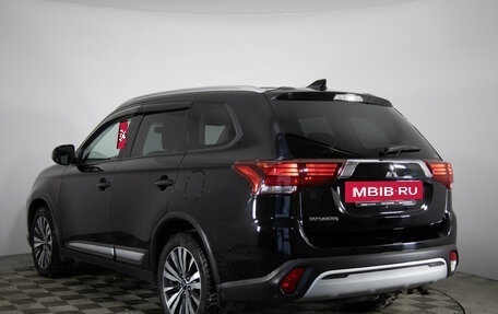Mitsubishi Outlander III рестайлинг 3, 2020 год, 2 499 000 рублей, 6 фотография