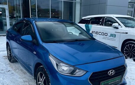 Hyundai Solaris II рестайлинг, 2017 год, 988 000 рублей, 3 фотография