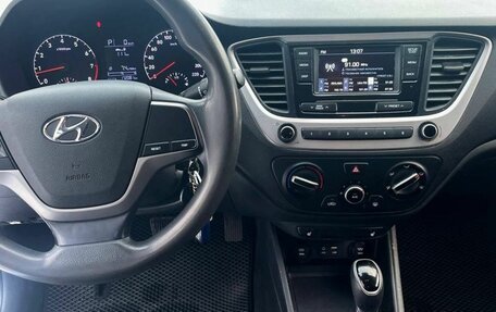 Hyundai Solaris II рестайлинг, 2017 год, 988 000 рублей, 11 фотография