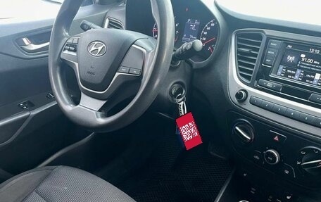 Hyundai Solaris II рестайлинг, 2017 год, 988 000 рублей, 12 фотография