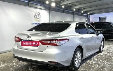 Toyota Camry, 2021 год, 1 999 000 рублей, 5 фотография