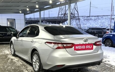 Toyota Camry, 2021 год, 1 999 000 рублей, 3 фотография