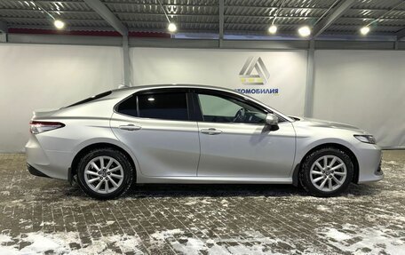 Toyota Camry, 2021 год, 1 999 000 рублей, 6 фотография