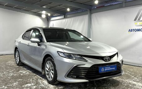 Toyota Camry, 2021 год, 1 999 000 рублей, 7 фотография