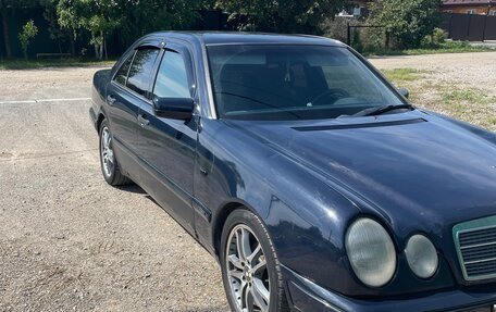 Mercedes-Benz E-Класс, 1996 год, 410 000 рублей, 4 фотография