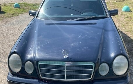 Mercedes-Benz E-Класс, 1996 год, 410 000 рублей, 2 фотография